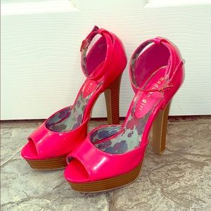 Hot pink heels!